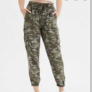American Eagle camo joggers NEVER WORN